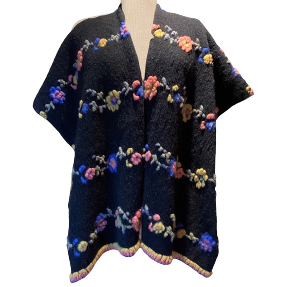 NWT IPERICO Made In Italy Wool Shawl Black Floral
Kimono Cardigan Sweater - Picture 3 of 6